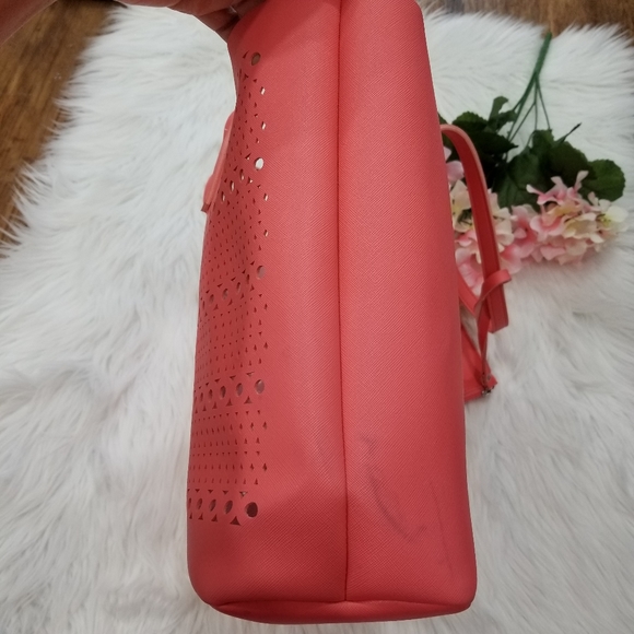 Coral Shoulder Bag with Wallet. - Picture 4 of 16